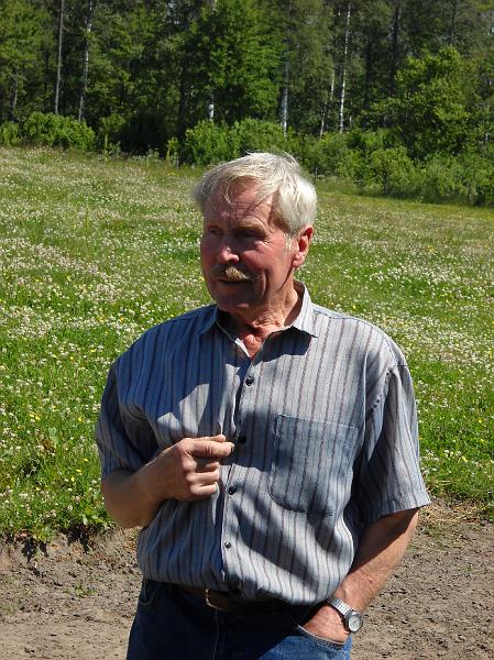 DSCN0702.JPG - Hans Althaus guidade oss på sin Bisonfarm som hade över 100 djur.