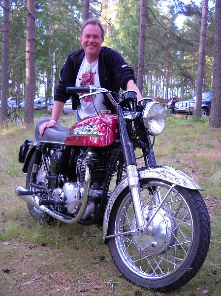 DSCN0750.JPG - Längsta färdsträcka Engelsk MC - Lasse med sin Norton Atlas 750 1968. 500 km (från sommarstugan i Rättvik).