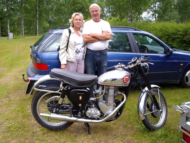 IMG_0824.JPG - Margareta och Lennart från Stockholm hade med sin helt nyreggade och nyrenoverade BSA BB34 Gold Star från 1954.