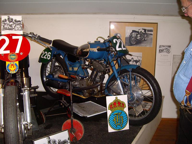IMG_0859.JPG - Specialbygge från sent 1950-tal, i den 'moderna' ramen från samma tid satte man en gammal Husqvarna 250 cc motor från 1930-talet och tävlade på Hedemora med framgång under ett år.