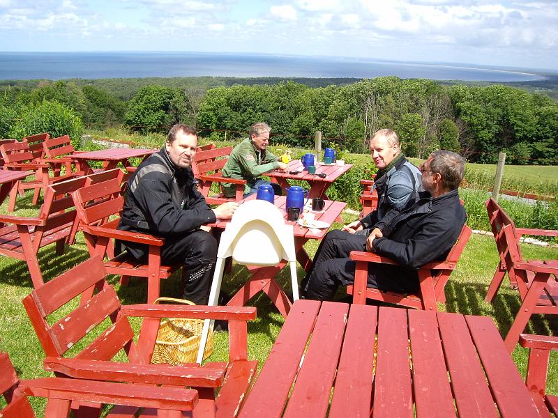 IMG_0684.JPG - Från Cafe Utsiken i Båstad är just utsikten fantastisk. Man ser hela Laholmsbukten framför sig och Halmstad i fjärran och ända upp till mot Falkenberg om det är riktigt klart. Trevligt fikaställe!